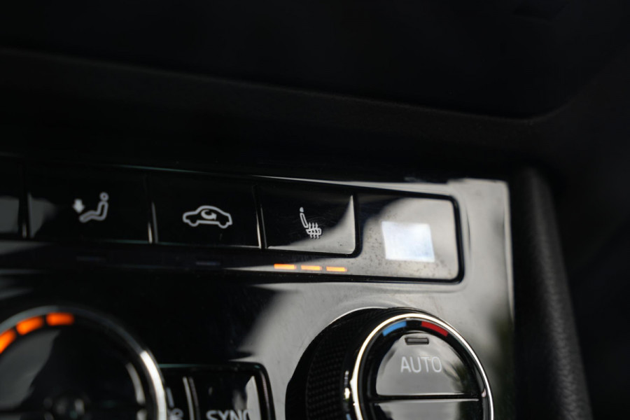 Škoda Superb Combi 1.4 iV Sportline Panoramadak Canton 360 Camera Keyless Dab+ Side Assist Leder Alcantara Stoelverwarming