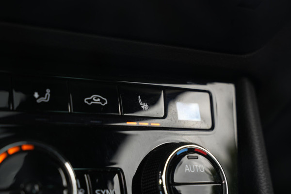 Škoda Superb Combi 1.4 iV Sportline Panoramadak Canton 360 Camera Keyless Dab+ Side Assist Leder Alcantara Stoelverwarming