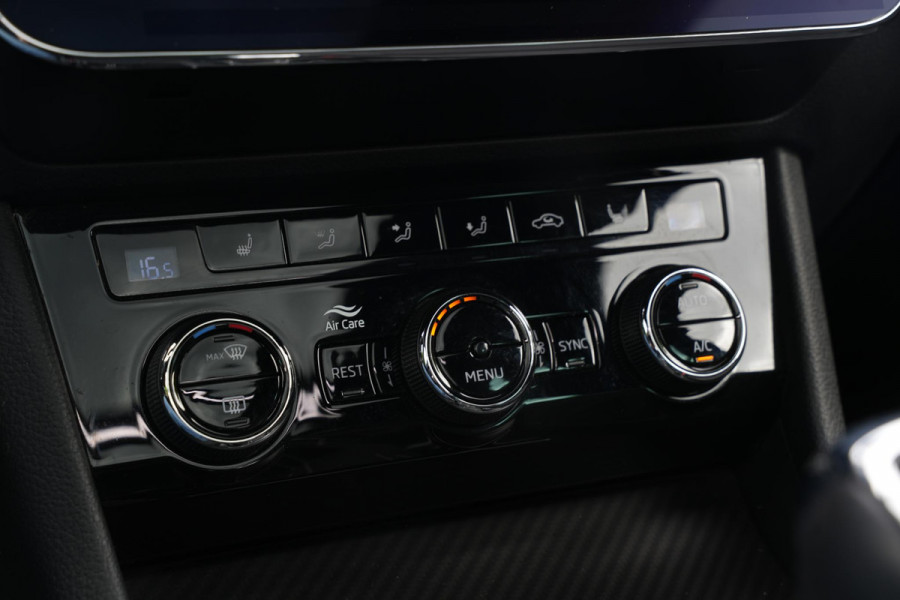 Škoda Superb Combi 1.4 iV Sportline Panoramadak Canton 360 Camera Keyless Dab+ Side Assist Leder Alcantara Stoelverwarming