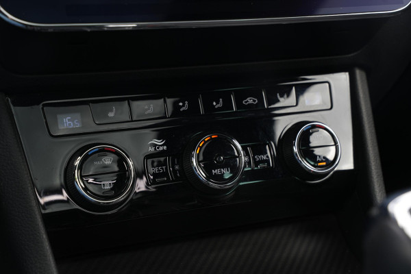 Škoda Superb Combi 1.4 iV Sportline Panoramadak Canton 360 Camera Keyless Dab+ Side Assist Leder Alcantara Stoelverwarming