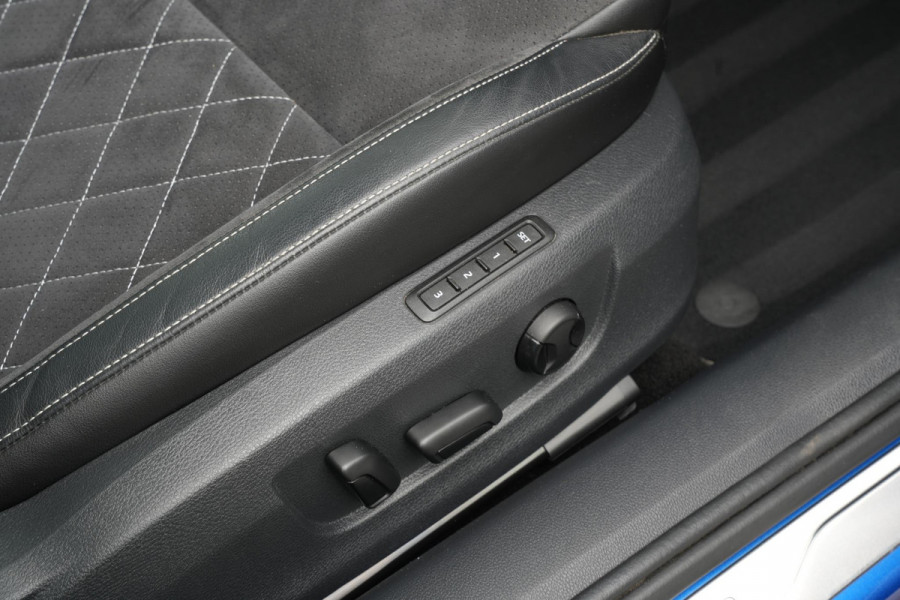 Škoda Superb Combi 1.4 iV Sportline Panoramadak Canton 360 Camera Keyless Dab+ Side Assist Leder Alcantara Stoelverwarming