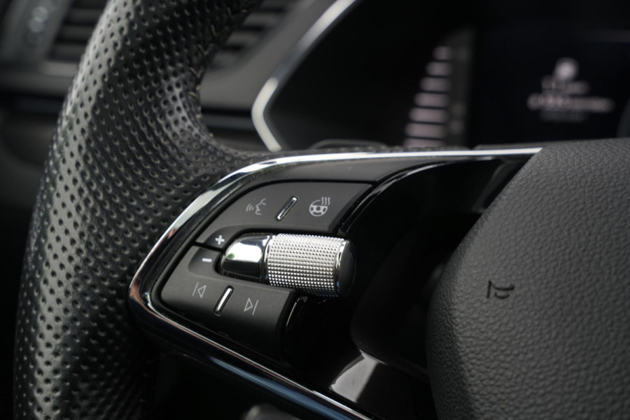 Škoda Superb Combi 1.4 iV Sportline Panoramadak Canton 360 Camera Keyless Dab+ Side Assist Leder Alcantara Stoelverwarming
