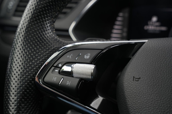 Škoda Superb Combi 1.4 iV Sportline Panoramadak Canton 360 Camera Keyless Dab+ Side Assist Leder Alcantara Stoelverwarming