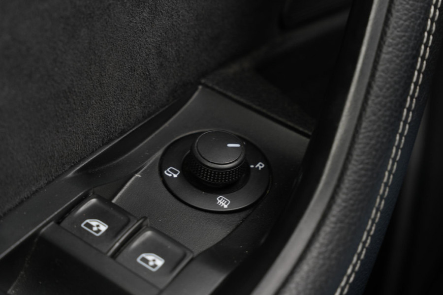 Škoda Superb Combi 1.4 iV Sportline Panoramadak Canton 360 Camera Keyless Dab+ Side Assist Leder Alcantara Stoelverwarming