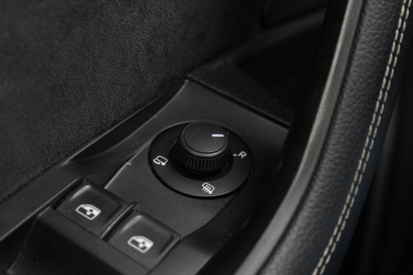 Škoda Superb Combi 1.4 iV Sportline Panoramadak Canton 360 Camera Keyless Dab+ Side Assist Leder Alcantara Stoelverwarming