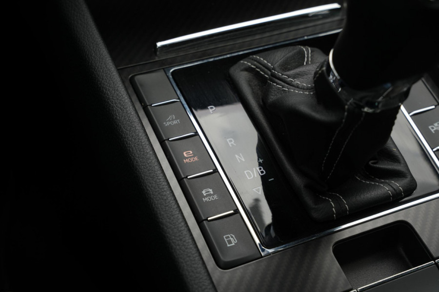 Škoda Superb Combi 1.4 iV Sportline Panoramadak Canton 360 Camera Keyless Dab+ Side Assist Leder Alcantara Stoelverwarming
