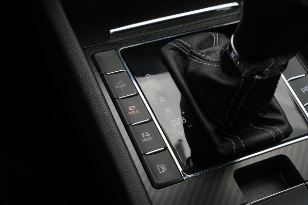 Škoda Superb Combi 1.4 iV Sportline Panoramadak Canton 360 Camera Keyless Dab+ Side Assist Leder Alcantara Stoelverwarming