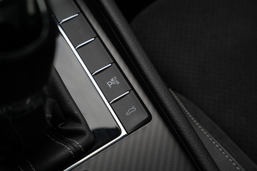 Škoda Superb Combi 1.4 iV Sportline Panoramadak Canton 360 Camera Keyless Dab+ Side Assist Leder Alcantara Stoelverwarming