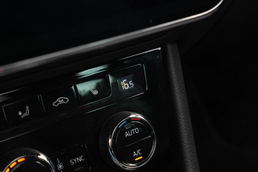 Škoda Superb Combi 1.4 iV Sportline Panoramadak Canton 360 Camera Keyless Dab+ Side Assist Leder Alcantara Stoelverwarming