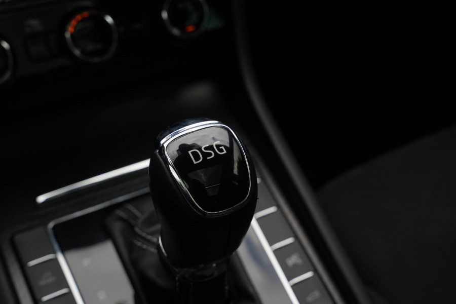 Škoda Superb Combi 1.4 iV Sportline Panoramadak Canton 360 Camera Keyless Dab+ Side Assist Leder Alcantara Stoelverwarming
