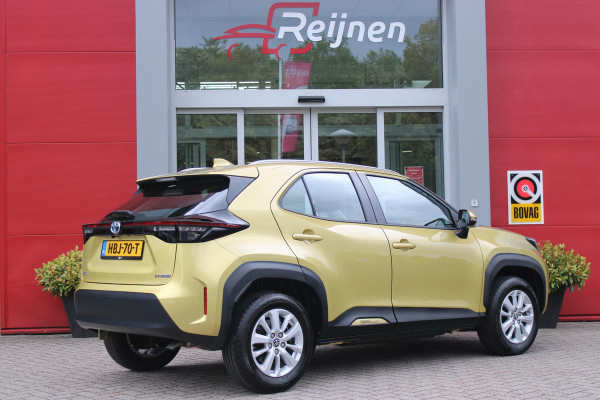 Toyota Yaris Cross 1.5 Hybrid Dynamic | KEYLESS ENTRY / START | VOORSTELEN VERWARMD | STUUR VERWARMING | HEAD-UP DISPLAY | LED KOPLAMPEN | ADAPTIVE CRUISE CONTROL | LANE ASIST |  ELEKTRISCH BEDIENBARE ACHTERKLEP | DRAADLOOS APPLE CARPLAY | ANDROID AUTO |  ACHTERUITRIJCAMERA | DRAADLOZE TELEFOONLADER | VOORRUIT VERWARMING | 16" LICHTMETALEN VELGEN |