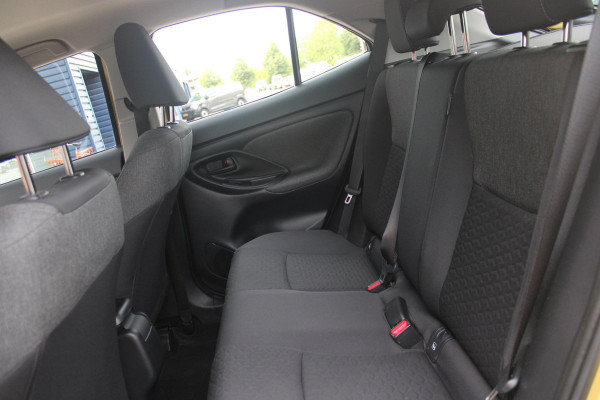 Toyota Yaris Cross 1.5 Hybrid Dynamic | KEYLESS ENTRY / START | VOORSTELEN VERWARMD | STUUR VERWARMING | HEAD-UP DISPLAY | LED KOPLAMPEN | ADAPTIVE CRUISE CONTROL | LANE ASIST |  ELEKTRISCH BEDIENBARE ACHTERKLEP | DRAADLOOS APPLE CARPLAY | ANDROID AUTO |  ACHTERUITRIJCAMERA | DRAADLOZE TELEFOONLADER | VOORRUIT VERWARMING | 16" LICHTMETALEN VELGEN |