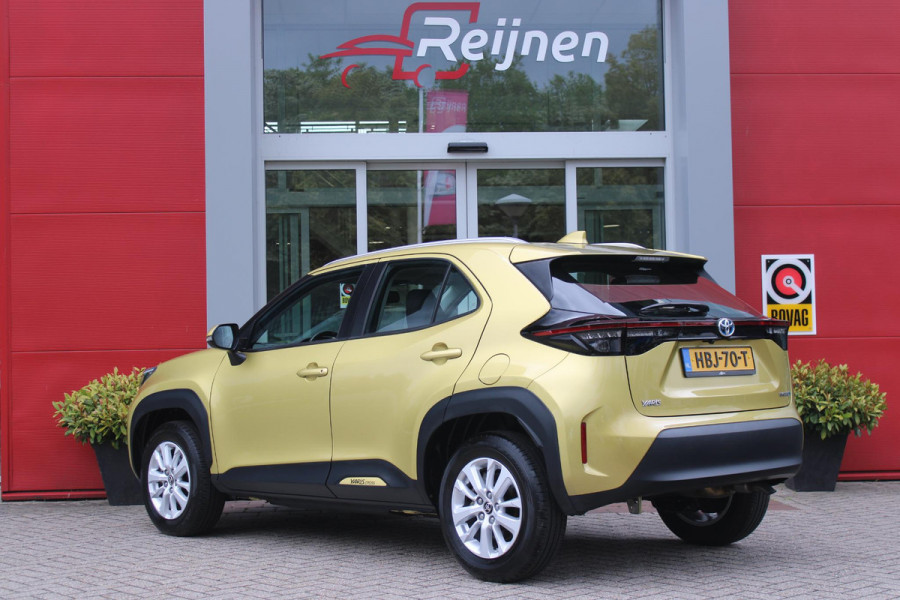 Toyota Yaris Cross 1.5 Hybrid Dynamic | KEYLESS ENTRY / START | VOORSTELEN VERWARMD | STUUR VERWARMING | HEAD-UP DISPLAY | LED KOPLAMPEN | ADAPTIVE CRUISE CONTROL | LANE ASIST |  ELEKTRISCH BEDIENBARE ACHTERKLEP | DRAADLOOS APPLE CARPLAY | ANDROID AUTO |  ACHTERUITRIJCAMERA | DRAADLOZE TELEFOONLADER | VOORRUIT VERWARMING | 16" LICHTMETALEN VELGEN |
