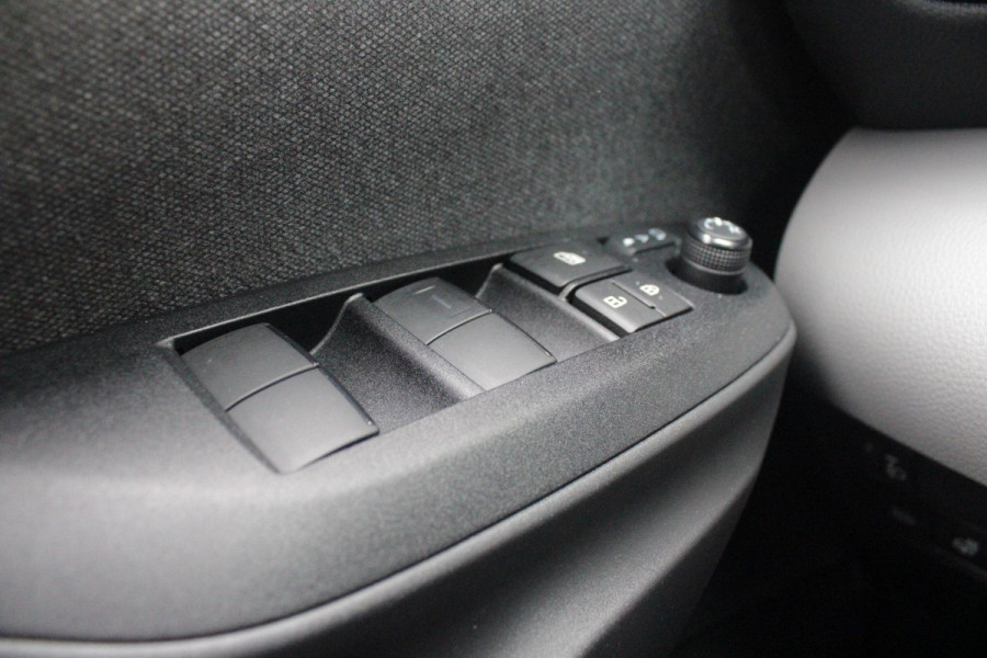 Toyota Yaris Cross 1.5 Hybrid Dynamic | KEYLESS ENTRY / START | VOORSTELEN VERWARMD | STUUR VERWARMING | HEAD-UP DISPLAY | LED KOPLAMPEN | ADAPTIVE CRUISE CONTROL | LANE ASIST |  ELEKTRISCH BEDIENBARE ACHTERKLEP | DRAADLOOS APPLE CARPLAY | ANDROID AUTO |  ACHTERUITRIJCAMERA | DRAADLOZE TELEFOONLADER | VOORRUIT VERWARMING | 16" LICHTMETALEN VELGEN |