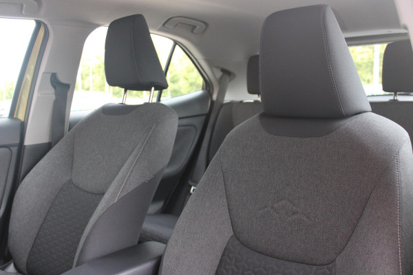 Toyota Yaris Cross 1.5 Hybrid Dynamic | KEYLESS ENTRY / START | VOORSTELEN VERWARMD | STUUR VERWARMING | HEAD-UP DISPLAY | LED KOPLAMPEN | ADAPTIVE CRUISE CONTROL | LANE ASIST |  ELEKTRISCH BEDIENBARE ACHTERKLEP | DRAADLOOS APPLE CARPLAY | ANDROID AUTO |  ACHTERUITRIJCAMERA | DRAADLOZE TELEFOONLADER | VOORRUIT VERWARMING | 16" LICHTMETALEN VELGEN |