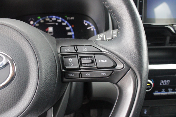 Toyota Yaris Cross 1.5 Hybrid Dynamic | KEYLESS ENTRY / START | VOORSTELEN VERWARMD | STUUR VERWARMING | HEAD-UP DISPLAY | LED KOPLAMPEN | ADAPTIVE CRUISE CONTROL | LANE ASIST |  ELEKTRISCH BEDIENBARE ACHTERKLEP | DRAADLOOS APPLE CARPLAY | ANDROID AUTO |  ACHTERUITRIJCAMERA | DRAADLOZE TELEFOONLADER | VOORRUIT VERWARMING | 16" LICHTMETALEN VELGEN |