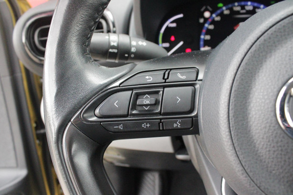Toyota Yaris Cross 1.5 Hybrid Dynamic | KEYLESS ENTRY / START | VOORSTELEN VERWARMD | STUUR VERWARMING | HEAD-UP DISPLAY | LED KOPLAMPEN | ADAPTIVE CRUISE CONTROL | LANE ASIST |  ELEKTRISCH BEDIENBARE ACHTERKLEP | DRAADLOOS APPLE CARPLAY | ANDROID AUTO |  ACHTERUITRIJCAMERA | DRAADLOZE TELEFOONLADER | VOORRUIT VERWARMING | 16" LICHTMETALEN VELGEN |