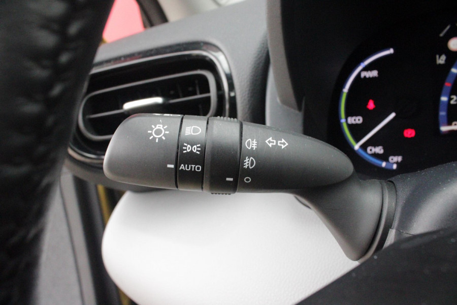 Toyota Yaris Cross 1.5 Hybrid Dynamic | KEYLESS ENTRY / START | VOORSTELEN VERWARMD | STUUR VERWARMING | HEAD-UP DISPLAY | LED KOPLAMPEN | ADAPTIVE CRUISE CONTROL | LANE ASIST |  ELEKTRISCH BEDIENBARE ACHTERKLEP | DRAADLOOS APPLE CARPLAY | ANDROID AUTO |  ACHTERUITRIJCAMERA | DRAADLOZE TELEFOONLADER | VOORRUIT VERWARMING | 16" LICHTMETALEN VELGEN |