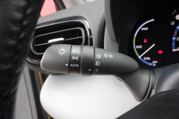 Toyota Yaris Cross 1.5 Hybrid Dynamic | KEYLESS ENTRY / START | VOORSTELEN VERWARMD | STUUR VERWARMING | HEAD-UP DISPLAY | LED KOPLAMPEN | ADAPTIVE CRUISE CONTROL | LANE ASIST |  ELEKTRISCH BEDIENBARE ACHTERKLEP | DRAADLOOS APPLE CARPLAY | ANDROID AUTO |  ACHTERUITRIJCAMERA | DRAADLOZE TELEFOONLADER | VOORRUIT VERWARMING | 16" LICHTMETALEN VELGEN |