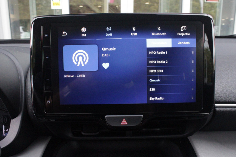 Toyota Yaris Cross 1.5 Hybrid Dynamic | KEYLESS ENTRY / START | VOORSTELEN VERWARMD | STUUR VERWARMING | HEAD-UP DISPLAY | LED KOPLAMPEN | ADAPTIVE CRUISE CONTROL | LANE ASIST |  ELEKTRISCH BEDIENBARE ACHTERKLEP | DRAADLOOS APPLE CARPLAY | ANDROID AUTO |  ACHTERUITRIJCAMERA | DRAADLOZE TELEFOONLADER | VOORRUIT VERWARMING | 16" LICHTMETALEN VELGEN |