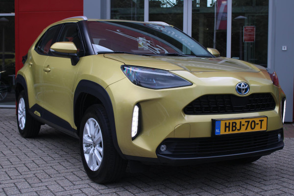 Toyota Yaris Cross 1.5 Hybrid Dynamic | KEYLESS ENTRY / START | VOORSTELEN VERWARMD | STUUR VERWARMING | HEAD-UP DISPLAY | LED KOPLAMPEN | ADAPTIVE CRUISE CONTROL | LANE ASIST |  ELEKTRISCH BEDIENBARE ACHTERKLEP | DRAADLOOS APPLE CARPLAY | ANDROID AUTO |  ACHTERUITRIJCAMERA | DRAADLOZE TELEFOONLADER | VOORRUIT VERWARMING | 16" LICHTMETALEN VELGEN |