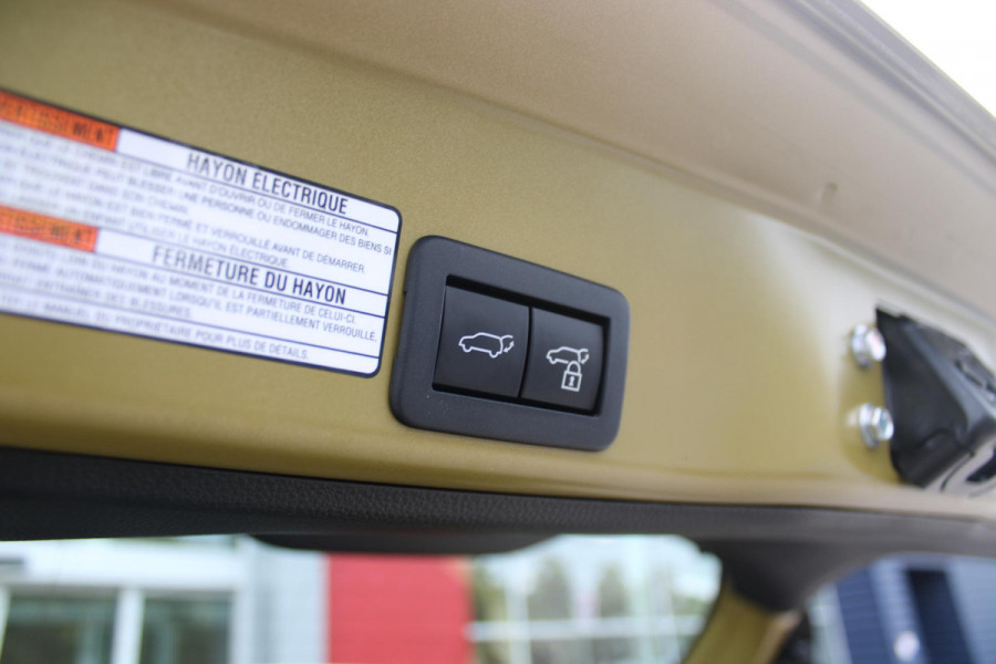 Toyota Yaris Cross 1.5 Hybrid Dynamic | KEYLESS ENTRY / START | VOORSTELEN VERWARMD | STUUR VERWARMING | HEAD-UP DISPLAY | LED KOPLAMPEN | ADAPTIVE CRUISE CONTROL | LANE ASIST |  ELEKTRISCH BEDIENBARE ACHTERKLEP | DRAADLOOS APPLE CARPLAY | ANDROID AUTO |  ACHTERUITRIJCAMERA | DRAADLOZE TELEFOONLADER | VOORRUIT VERWARMING | 16" LICHTMETALEN VELGEN |