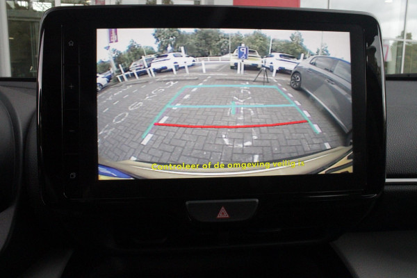 Toyota Yaris Cross 1.5 Hybrid Dynamic | KEYLESS ENTRY / START | VOORSTELEN VERWARMD | STUUR VERWARMING | HEAD-UP DISPLAY | LED KOPLAMPEN | ADAPTIVE CRUISE CONTROL | LANE ASIST |  ELEKTRISCH BEDIENBARE ACHTERKLEP | DRAADLOOS APPLE CARPLAY | ANDROID AUTO |  ACHTERUITRIJCAMERA | DRAADLOZE TELEFOONLADER | VOORRUIT VERWARMING | 16" LICHTMETALEN VELGEN |