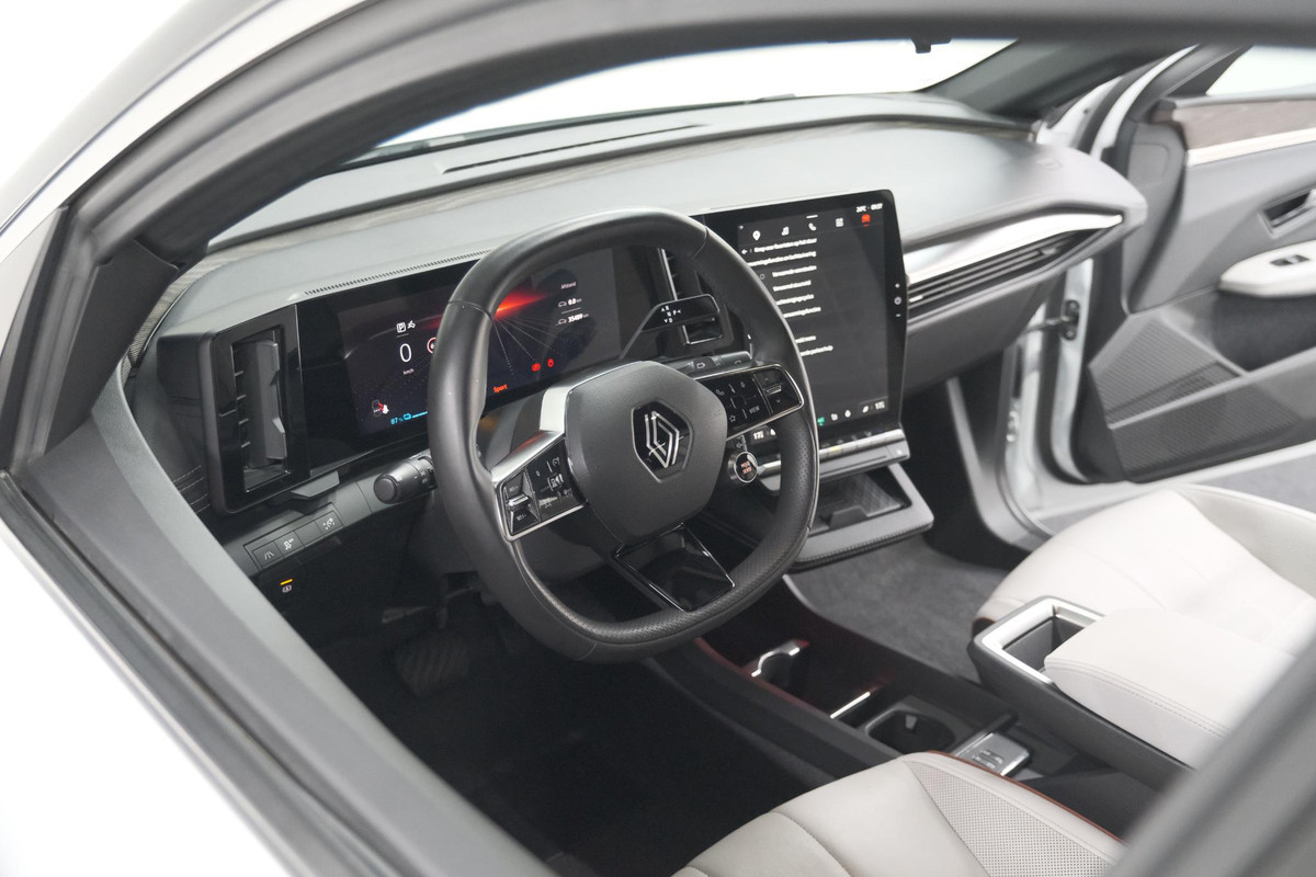 Renault Mégane E-Tech EV60 Optimum Charge Iconic | 360 Camera | Harman Kardon | Stoelmassage | Dodehoekdetectie
