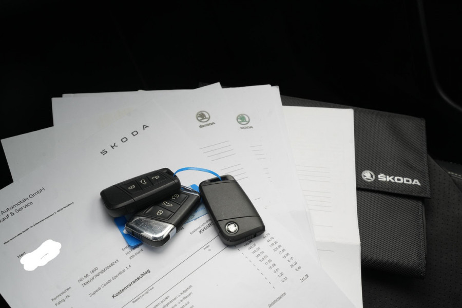 Škoda Superb Combi 1.4 iV Sportline Panoramadak Canton 360 Camera Keyless Dab+ Side Assist Leder Alcantara Stoelverwarming