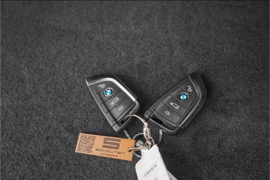 BMW 3 Serie Touring 330e ACC Laser HUD Keyless Camera 18"