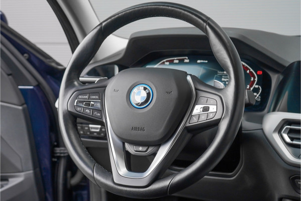 BMW 3 Serie Touring 330e ACC Laser HUD Keyless Camera 18"