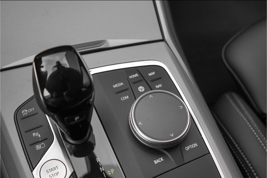 BMW 3 Serie Touring 330e ACC Laser HUD Keyless Camera 18"