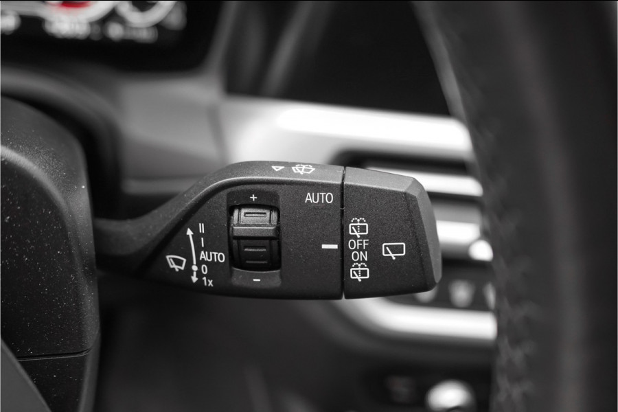 BMW 3 Serie Touring 330e ACC Laser HUD Keyless Camera 18"