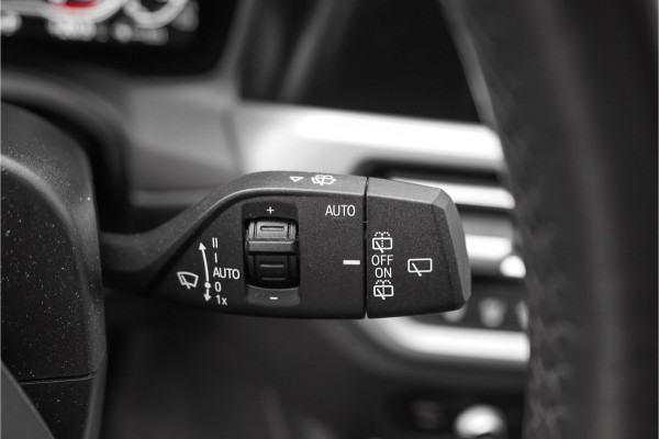 BMW 3 Serie Touring 330e ACC Laser HUD Keyless Camera 18"