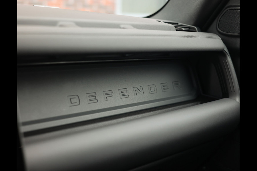 Land Rover Defender 110 P300e X-Dynamic SE | Nieuw! - Pano - Trekhaak - Meridian