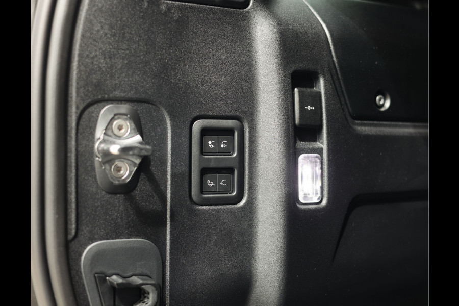 Land Rover Defender 110 P300e X-Dynamic SE | Nieuw! - Pano - Trekhaak - Meridian