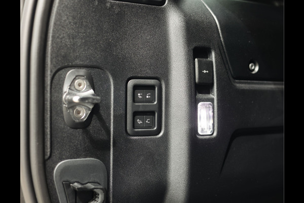 Land Rover Defender 110 P300e X-Dynamic SE | Nieuw! - Pano - Trekhaak - Meridian