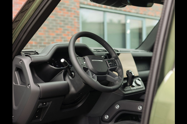 Land Rover Defender 110 P300e X-Dynamic SE | Nieuw! - Pano - Trekhaak - Meridian
