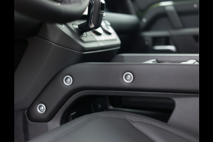 Land Rover Defender 110 P300e X-Dynamic SE | Nieuw! - Pano - Trekhaak - Meridian