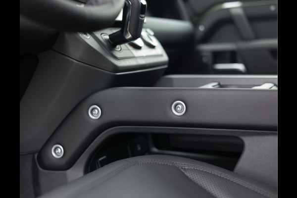 Land Rover Defender 110 P300e X-Dynamic SE | Nieuw! - Pano - Trekhaak - Meridian
