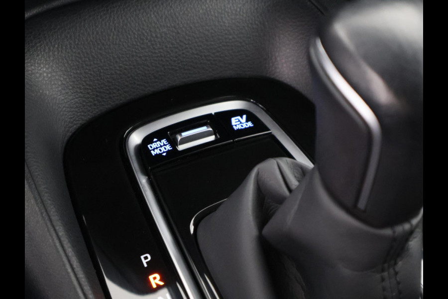 Toyota Corolla Touring Sports 1.8 HYBRID BLACKLINE ED. GARANTIE TOT 06-2031 CLOUD NAVIGATIE. ADAPTIEVE CRUISE CONTROL . ACHTERUITRIJ CAMERA . APPLE CARPLAY & ANDRIOD AUTO .