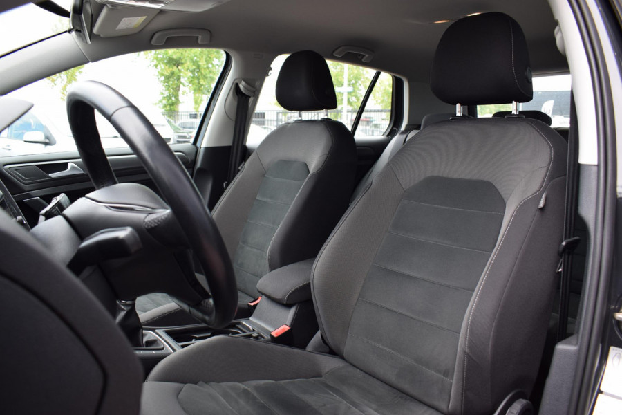 Volkswagen Golf 1.0 TSI Trendline | Apple CarPlay | ACC | Airco | Sportstoelen