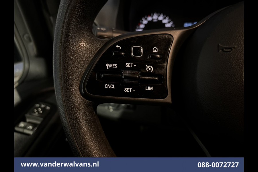 Mercedes-Benz Sprinter 317 CDI 170pk L3H2 Euro6 Airco | 360 Graden Camera | Navigatie | Apple Carplay | Chauffeursstoel Cruisecontrol, Android Auto, Stoelverwarming, 270 Graden Achterdeuren, Parkeersensoren, Bijrijdersbank
