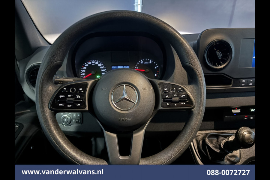 Mercedes-Benz Sprinter 317 CDI 170pk L3H2 Euro6 Airco | 360 Graden Camera | Navigatie | Apple Carplay | Chauffeursstoel Cruisecontrol, Android Auto, Stoelverwarming, 270 Graden Achterdeuren, Parkeersensoren, Bijrijdersbank