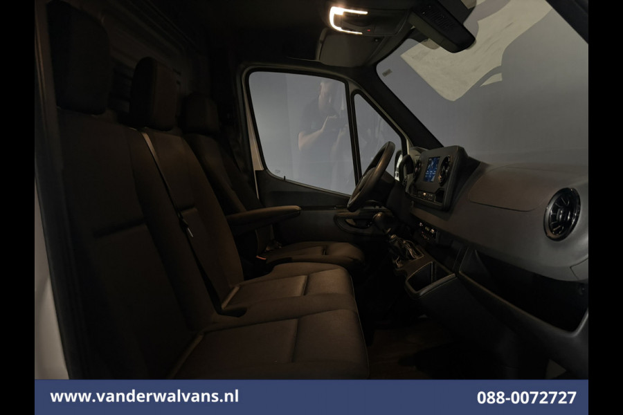 Mercedes-Benz Sprinter 317 CDI 170pk L3H2 Euro6 Airco | 360 Graden Camera | Navigatie | Apple Carplay | Chauffeursstoel Cruisecontrol, Android Auto, Stoelverwarming, 270 Graden Achterdeuren, Parkeersensoren, Bijrijdersbank