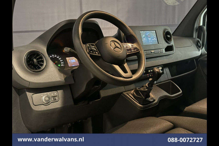 Mercedes-Benz Sprinter 317 CDI 170pk L3H2 Euro6 Airco | 360 Graden Camera | Navigatie | Apple Carplay | Chauffeursstoel Cruisecontrol, Android Auto, Stoelverwarming, 270 Graden Achterdeuren, Parkeersensoren, Bijrijdersbank