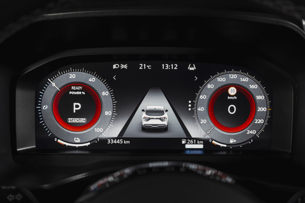 Nissan QASHQAI 1.5 e-Power 190 PK Business Design | Pano | Dig. Cockpit | Adapt. Cruise | PDC | 360 Camera | NAV + App. Connect | ECC | DAB | LM 18" |