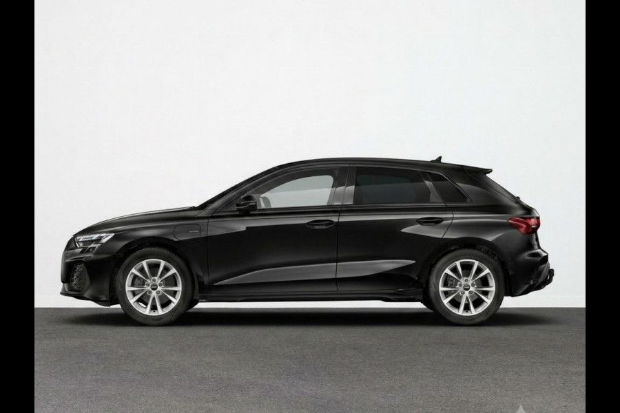 Audi A3 Sportback S edition e-hybrid 204 pk | Warmtewerend glas donker tint | Techniekpakket plus | Optiekpakket zwart plus | Trekhaak |