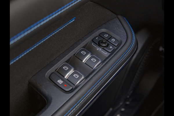Lynk & Co 01 1.5 Black Edition Panoramadak|360° Camera|ACC|Stoelverwarming|Navi|Carplay