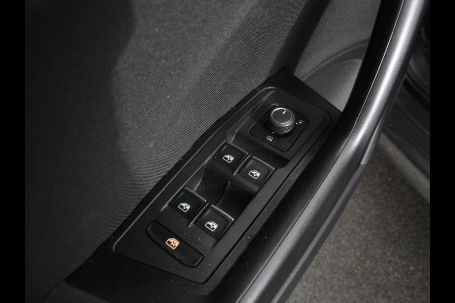 Volkswagen T-Roc 1.5 TSI 150pk DSG Style Team Climate Control Camera Parkeer sensoren Adaptive Cruise control Dab Electrisch bedienbare kofferbak Lichtmetalen Velgen